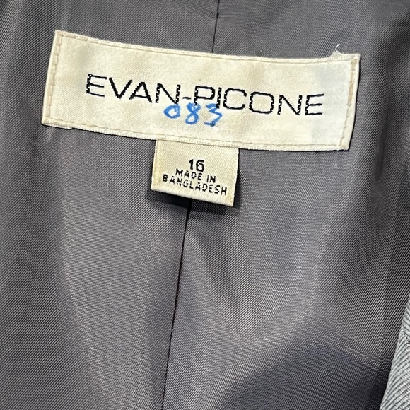 Evan Picone Gray Blazer - Picture 3 of 4